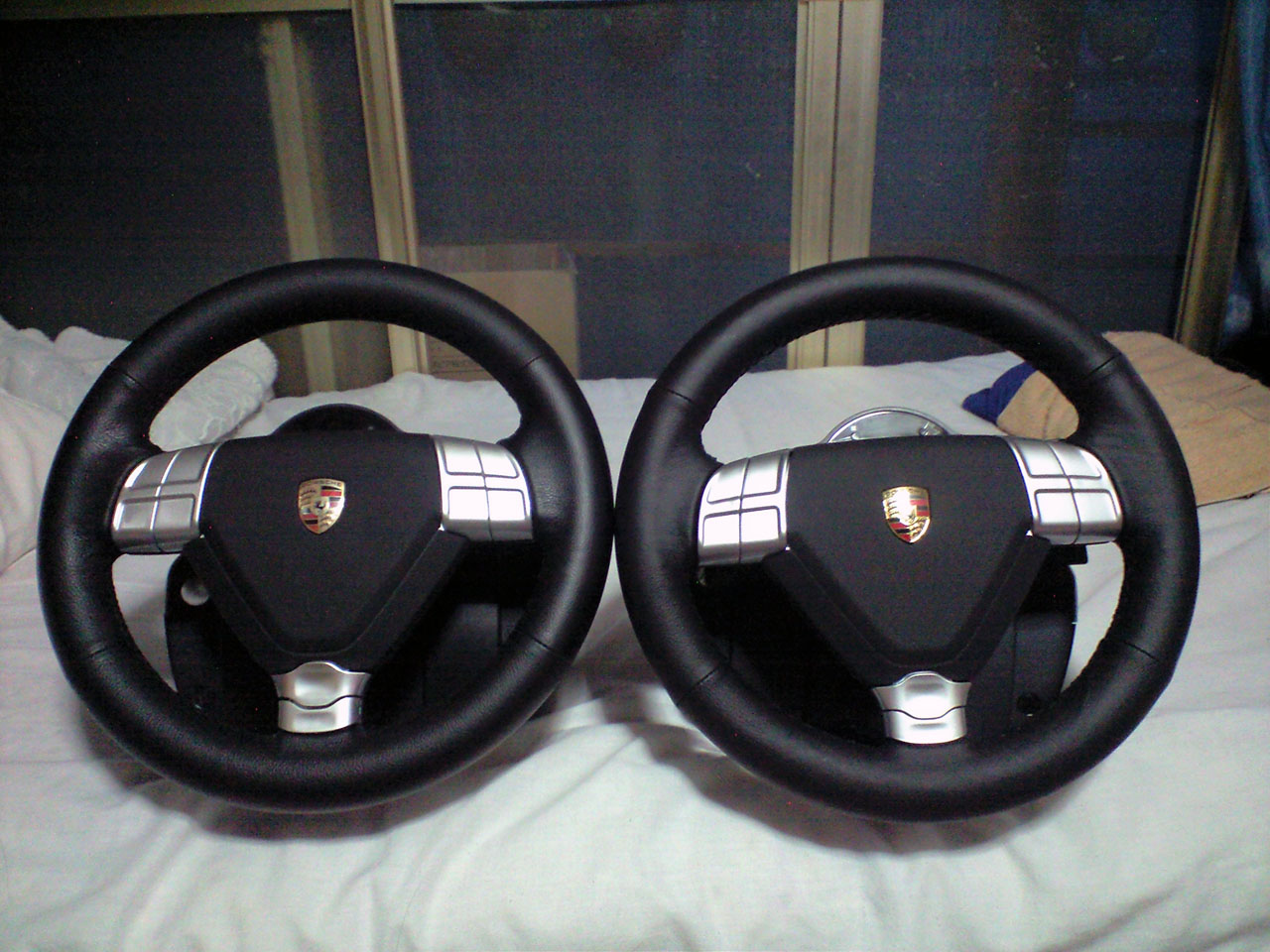 Fanatec Porsche 911 Turbo S Wheel 写真 正面 比較